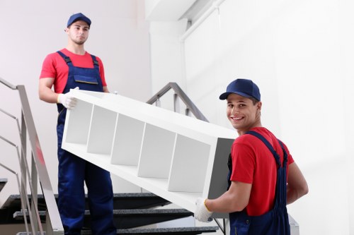 Local moving support for a flat in Hammersmith