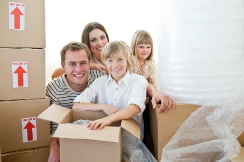 Local packing support with sturdy boxes for a property in Hammersmith
